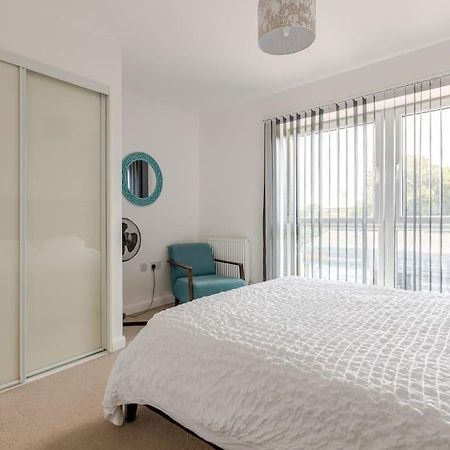 Stylish Station Apartment In Rochester With Free Parking Wainscot المظهر الخارجي الصورة