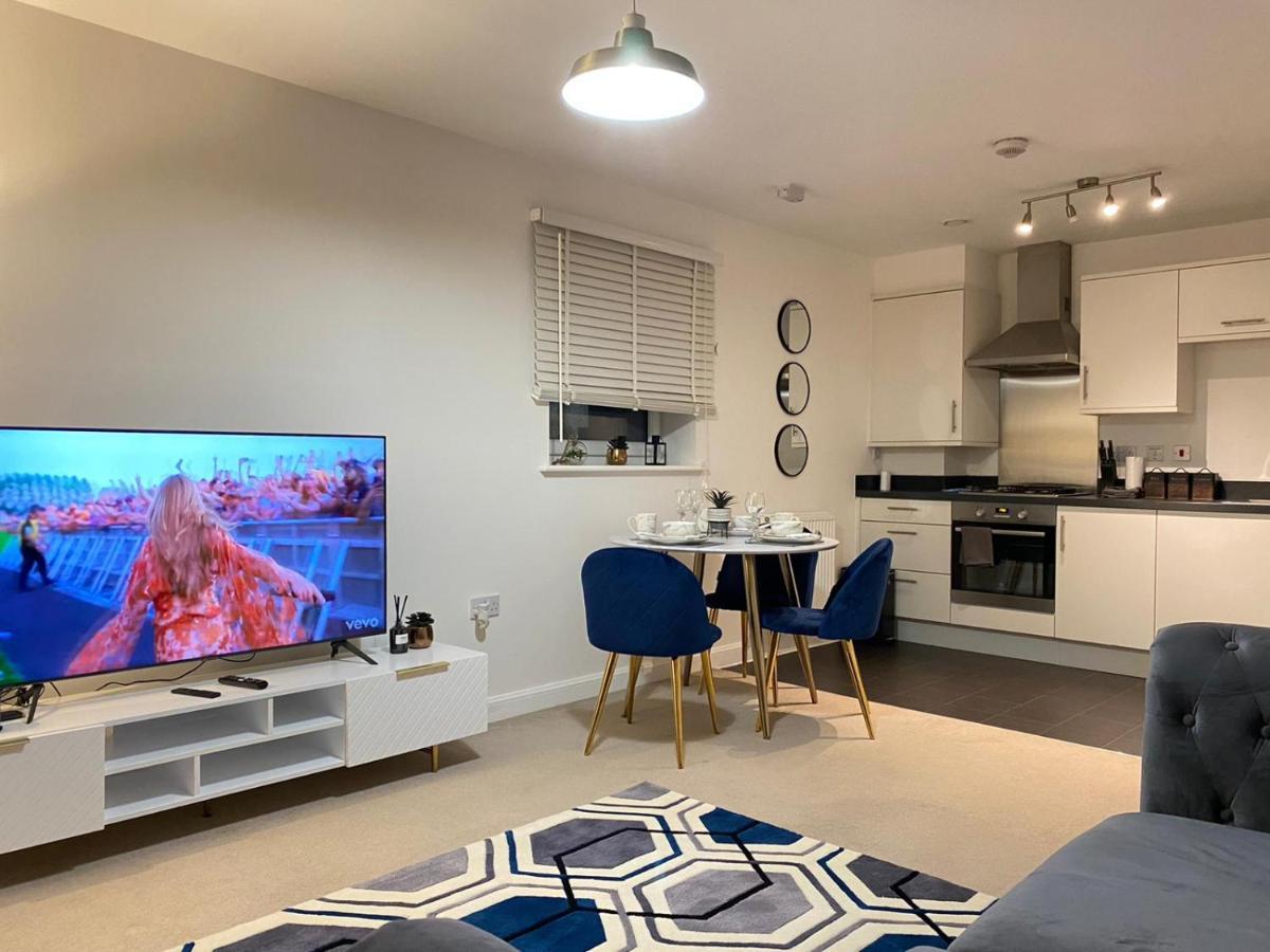 Stylish Station Apartment In Rochester With Free Parking Wainscot المظهر الخارجي الصورة