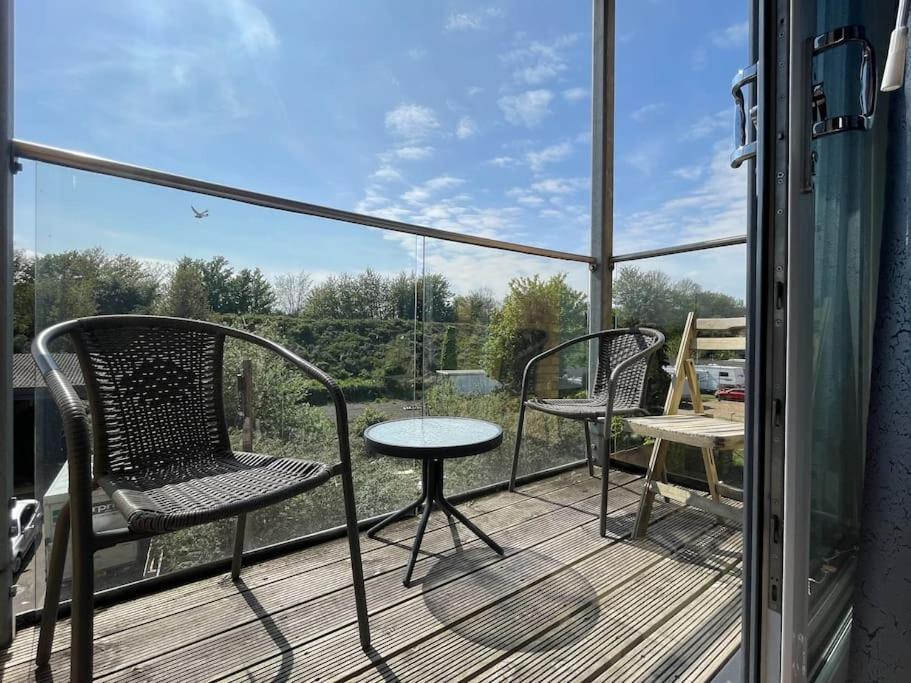 Stylish Station Apartment In Rochester With Free Parking Wainscot المظهر الخارجي الصورة
