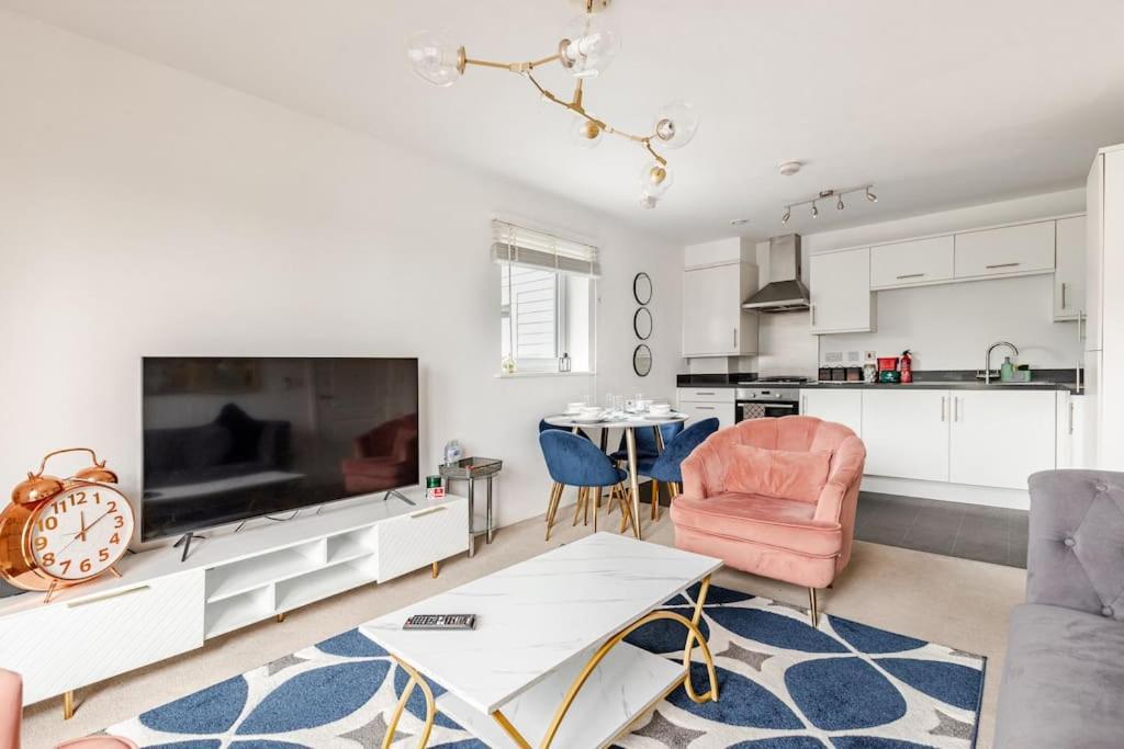 Stylish Station Apartment In Rochester With Free Parking Wainscot المظهر الخارجي الصورة